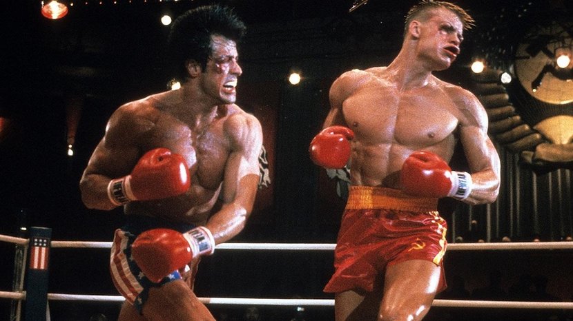 rocky balboa walczy na ringu by zrobić żart dla kawalera z kawalerskiego w warszawie