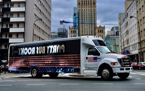 amerykański party bus w centrum warszawy na wynajem panieński