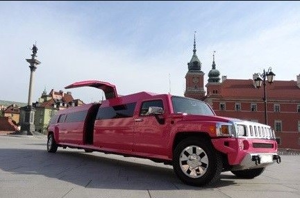 różowa limuzyna w warszawie na wynajem na wieczory panieńskie