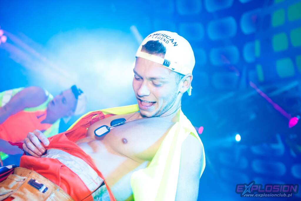 striptizer w klubie w ostrołęce robi show panny młodej