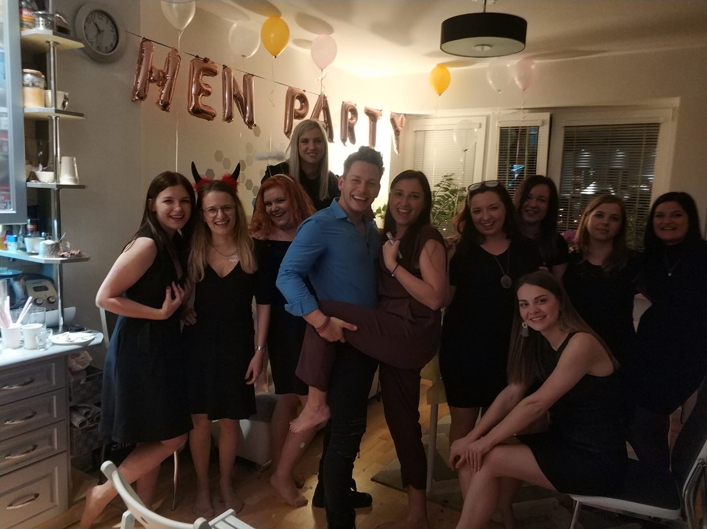 tancerz erotyczny w mieszkaniu na panieńskim w warszawie