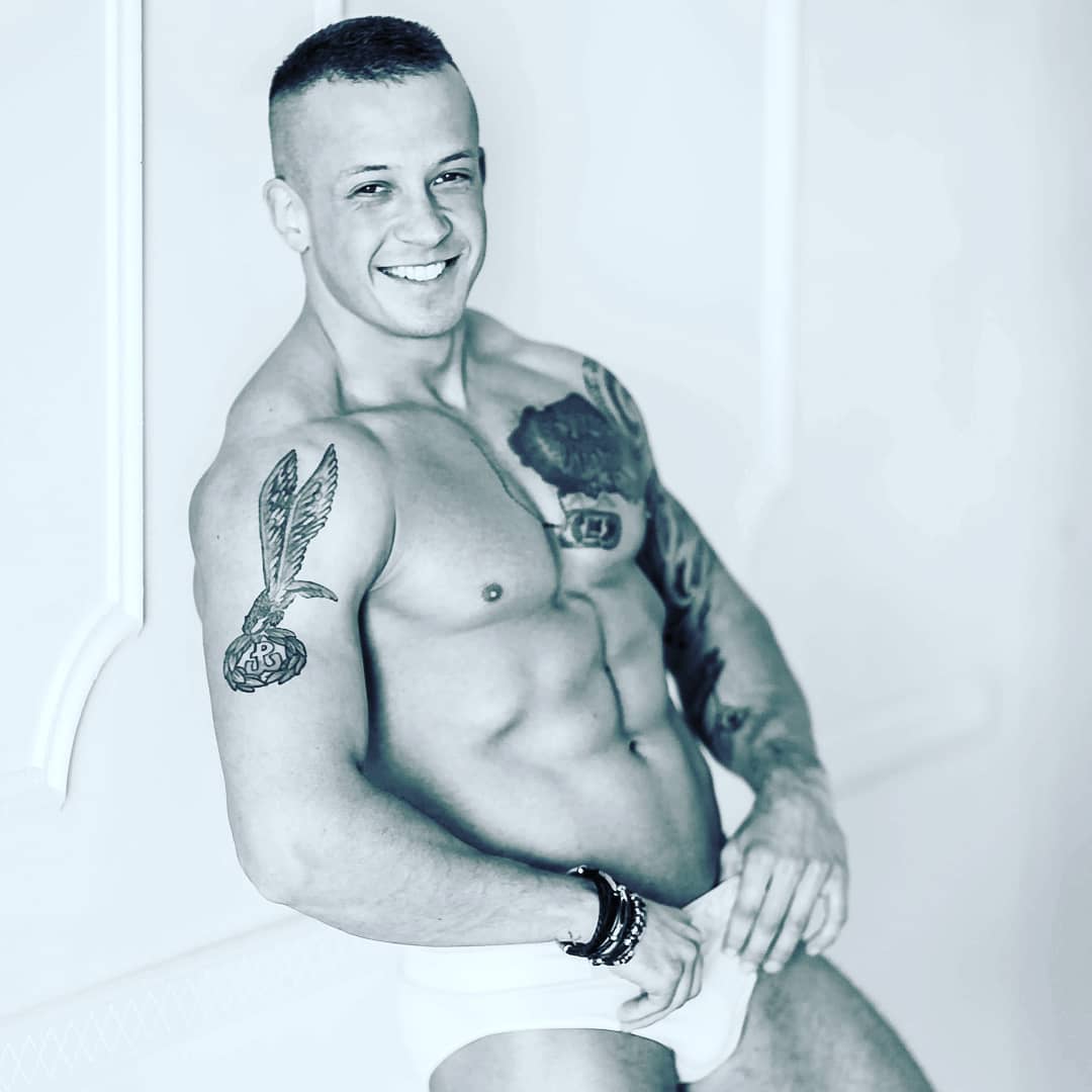 striptizer bez koszulki w slipkach w żyrardowie na panieński