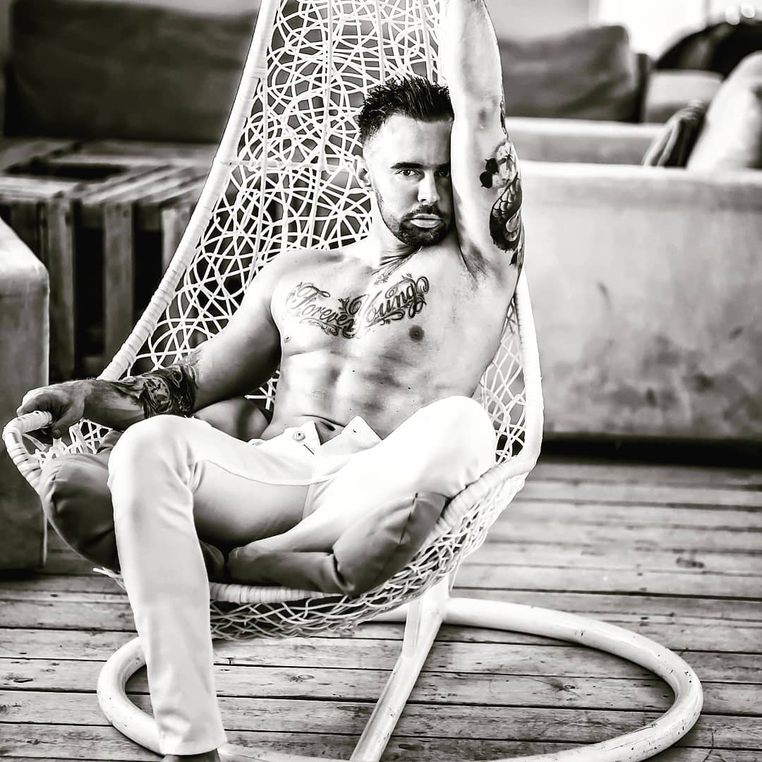 tancerz erotyczny w hamaku w płońsku czeka na zlecenie