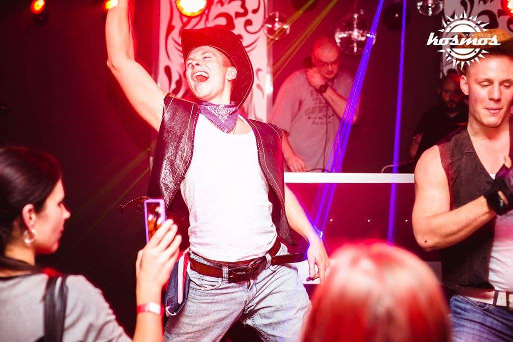 striptizerzy w klubie tańczą w mławie na imprezie