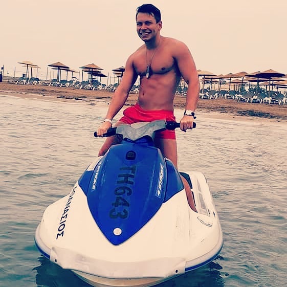 striptizer z ciechanowa na skuterze wodnym bez koszulki