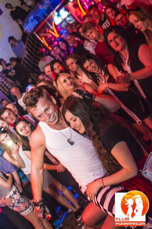 gorący striptiz dla dziewczyny na krześle w gizycku