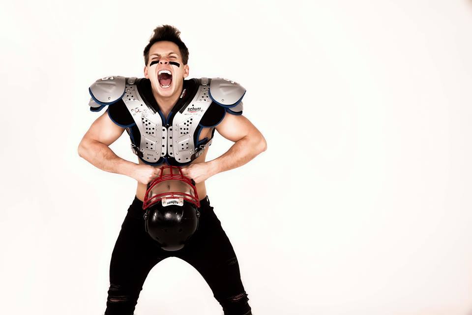 tancerz erotyczny w giżycku w stroju footballisty