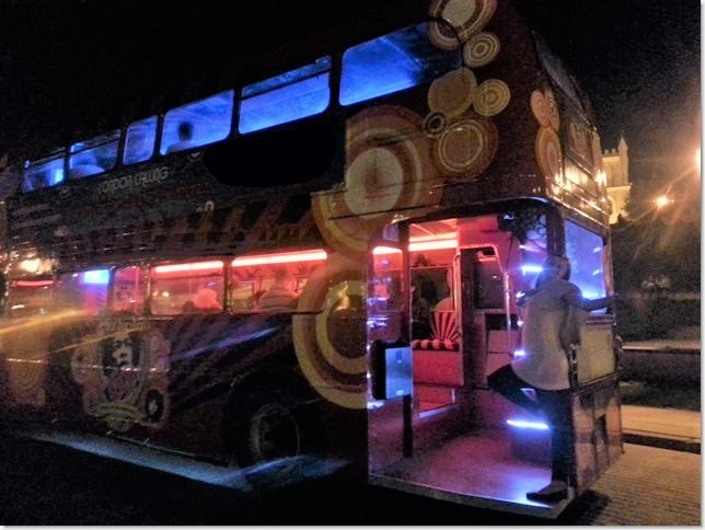 nocna impreza w warszawie w party busie